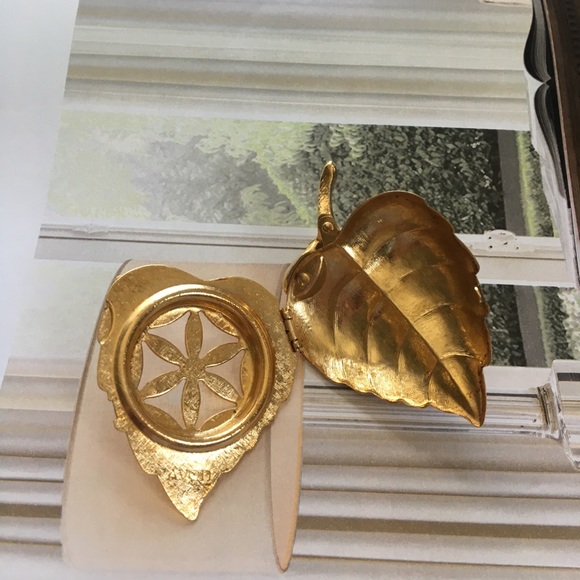 Vintage Leaf Locket Gold Brooch - Picture 4 of 7